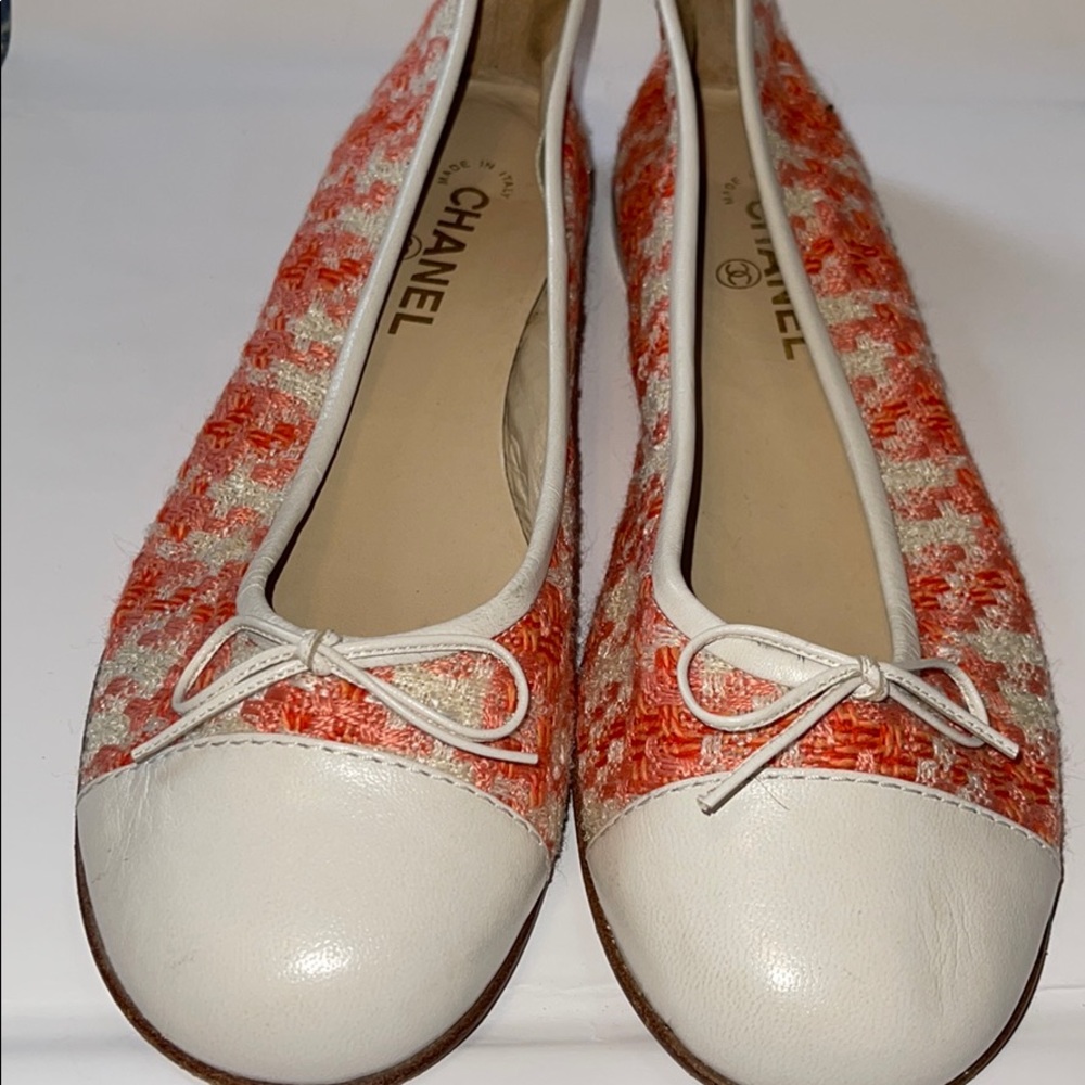 Vintage genuine leather Chanel shoes made in Italy